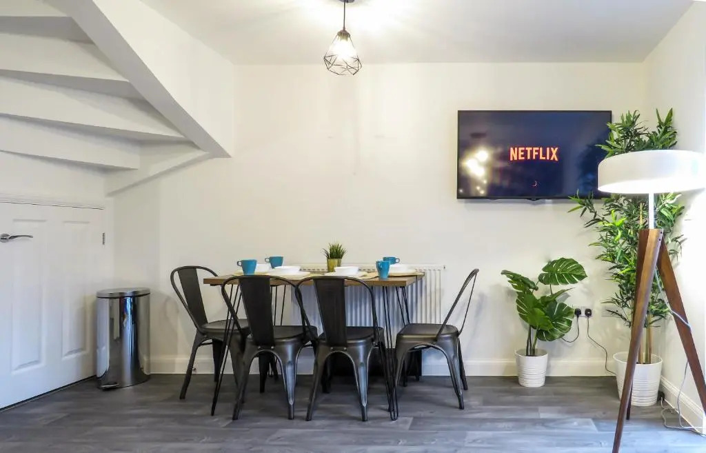 Tudors eSuites 5 Bed House