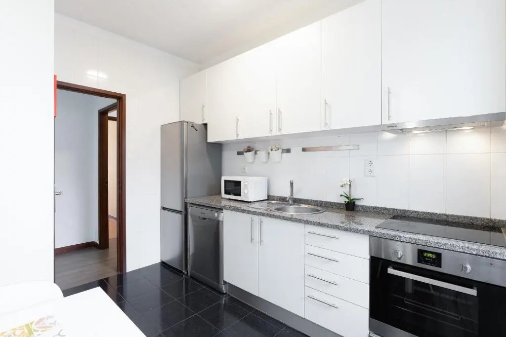Host Wise - Deluxe Bright Flat with Netflix
