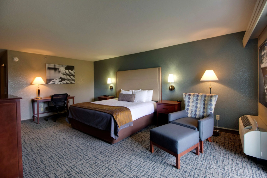 Best Western Harbour Pointe Lakefront