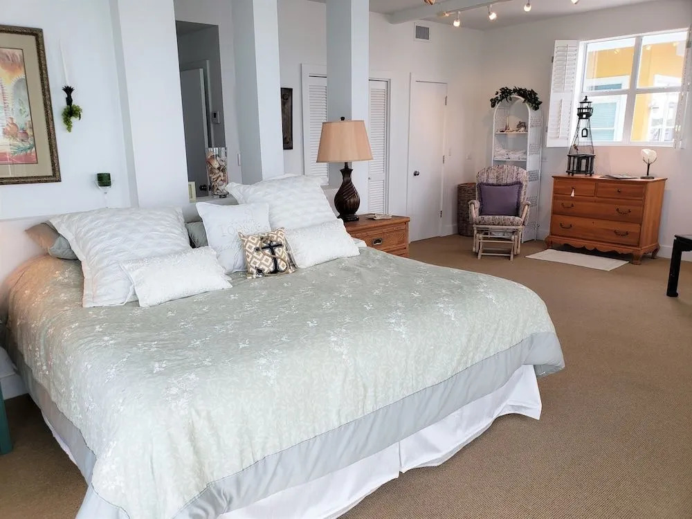 Teal & Tonic 3 Bedrooms 3 Bathrooms Home