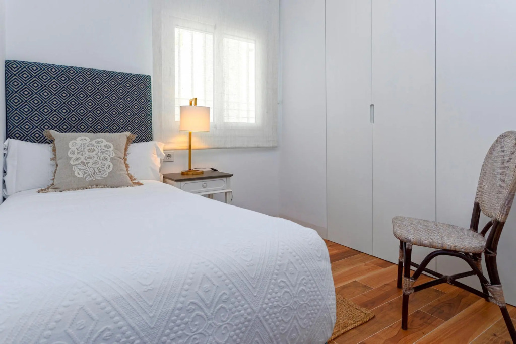 Beautiful 3-bedroom Apartment in Cadiz Center San Antonio IV