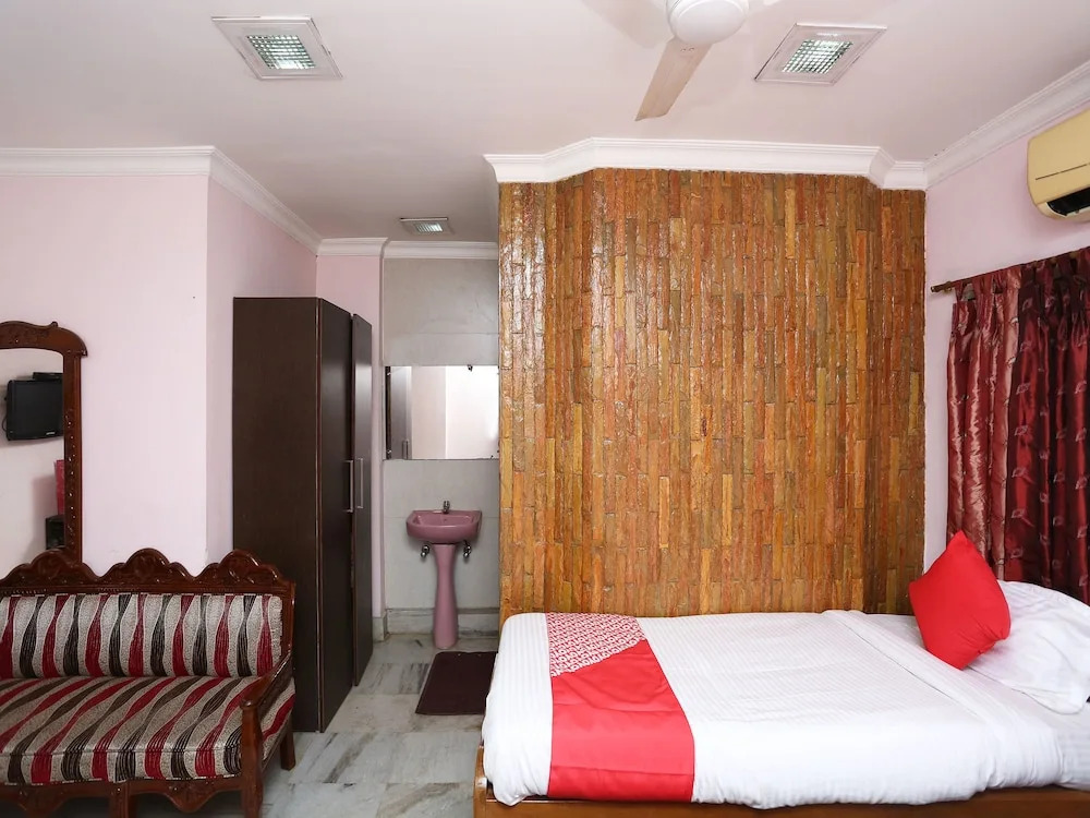 OYO 11715 MCC Guest House