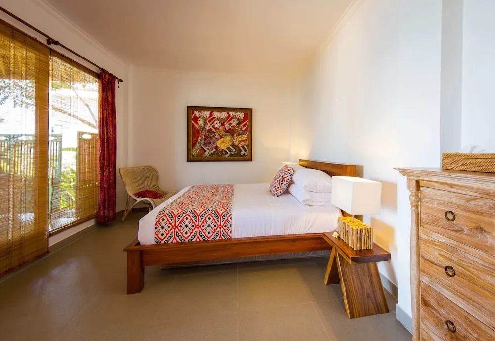 Aquamarine Beach Villas
