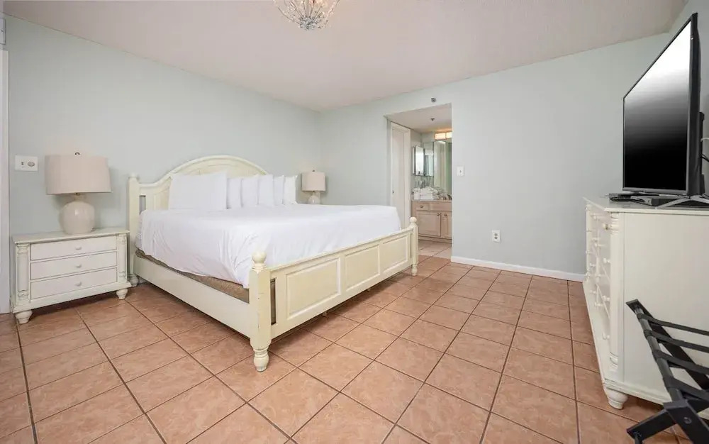 Phoenix I 1071 3 Bedroom Condo
