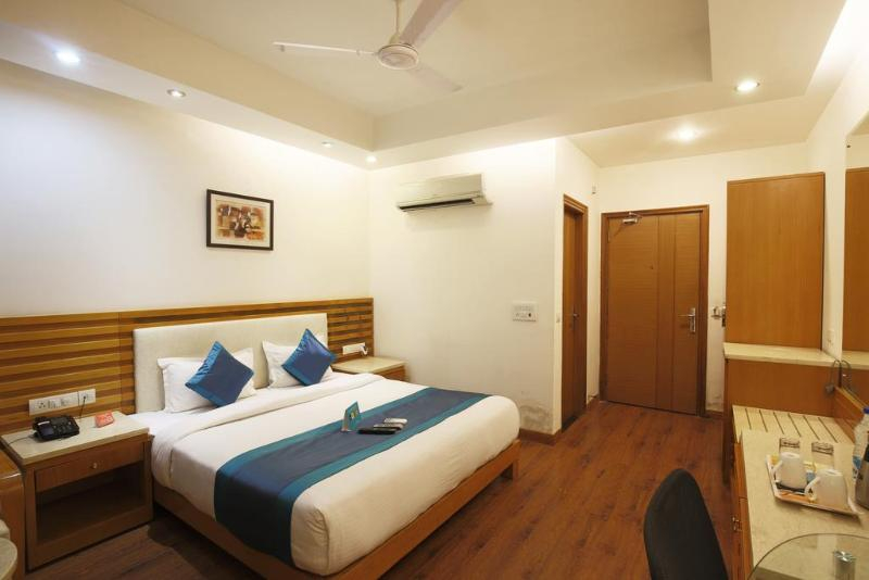 FabHotel Altus