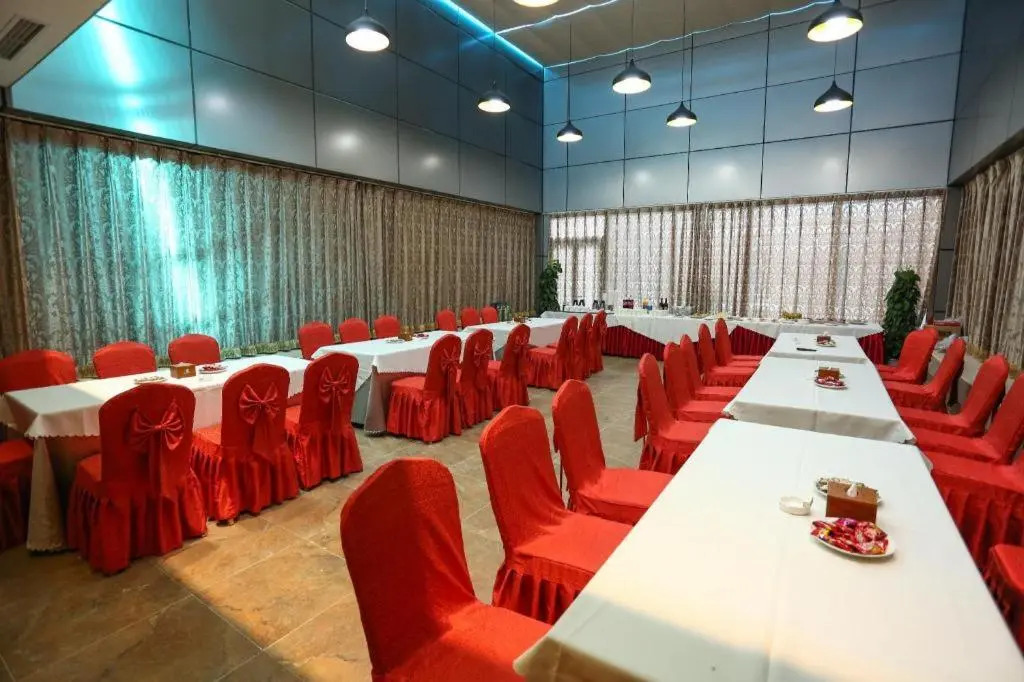 Chonpines Hotels·Caoqiao Metro Station