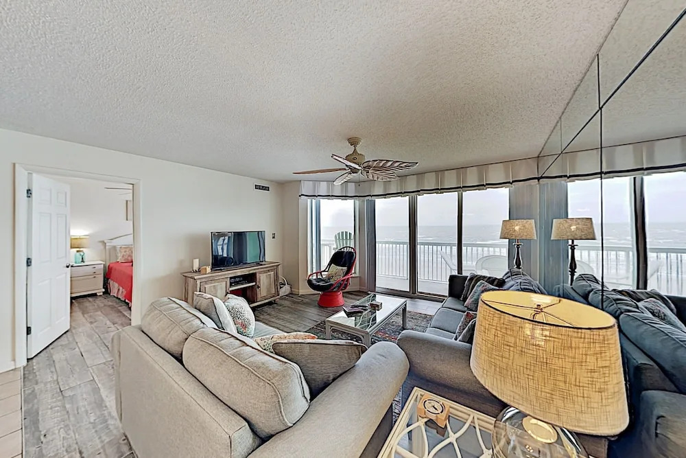 Stylish Beachfront Getaway W/ 2 Pools & Lazy River 3 Bedroom Condo