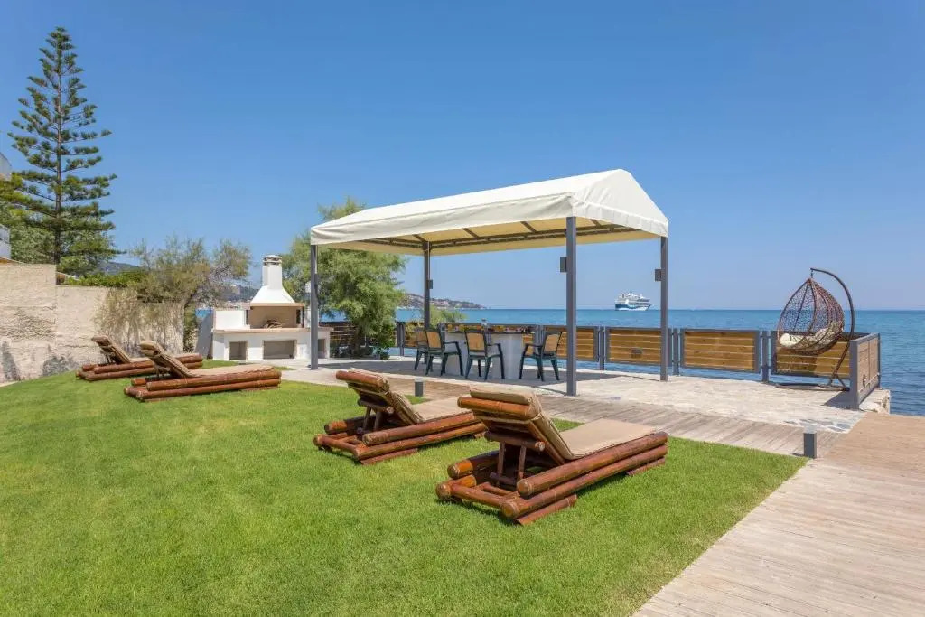 Venetico Beachfront Apartments & Suites - Sea View Suite