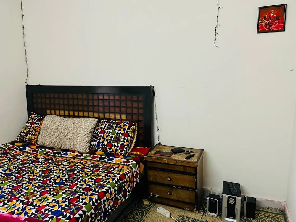 Crown Apartment E11