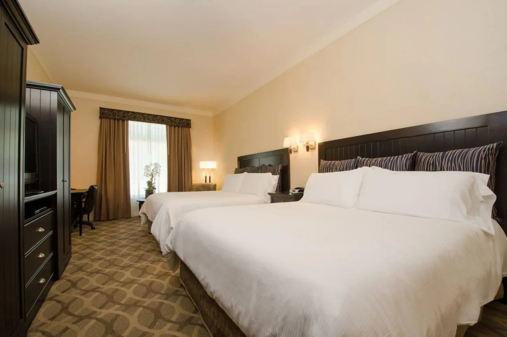 West Inn & Suites