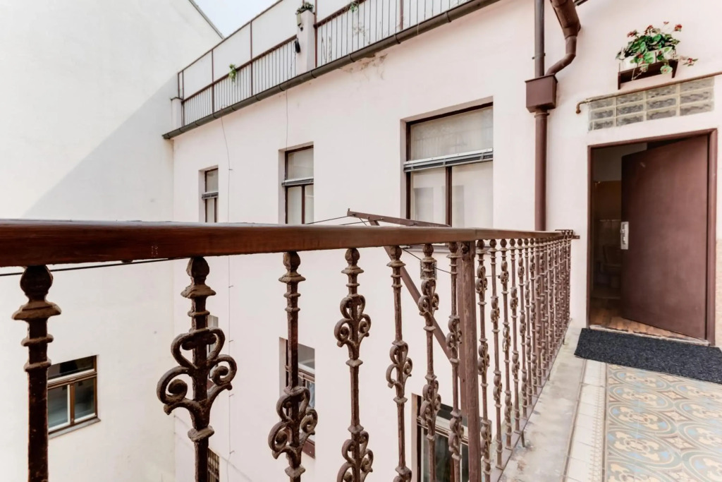 Old Town Royal Apartment With Giant Terrace
