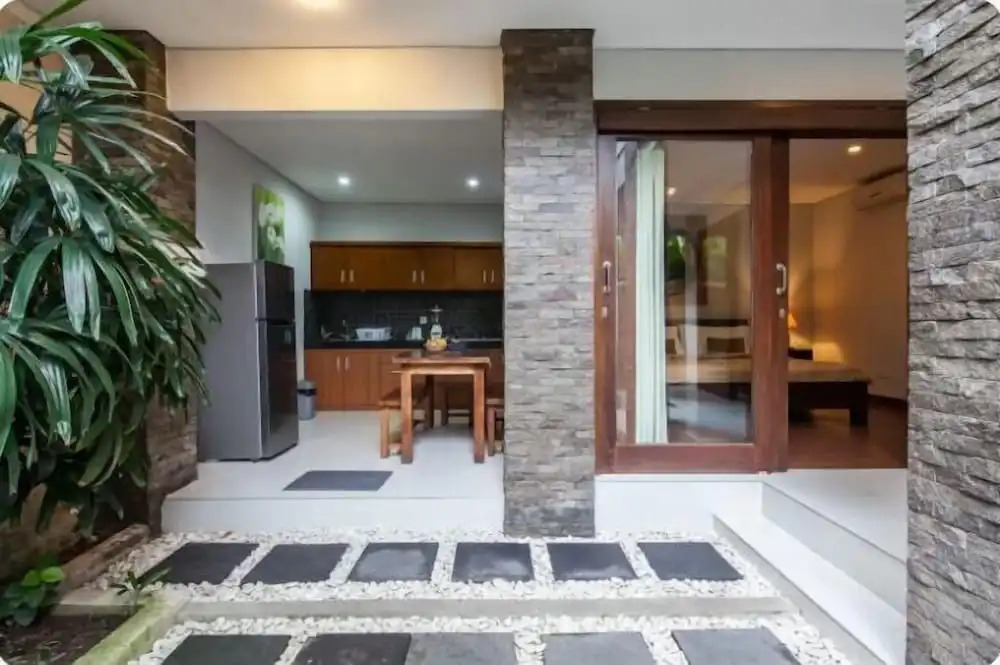 SMV - 3BedGRDN - V1 · 3BR Garden Villa Walk to Beach N Shops Legian