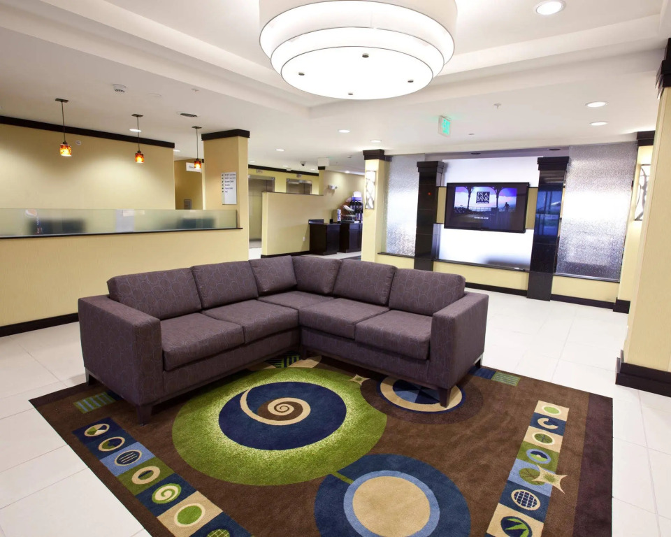 Holiday Inn Express & Suites Detroit North - Troy by IHG