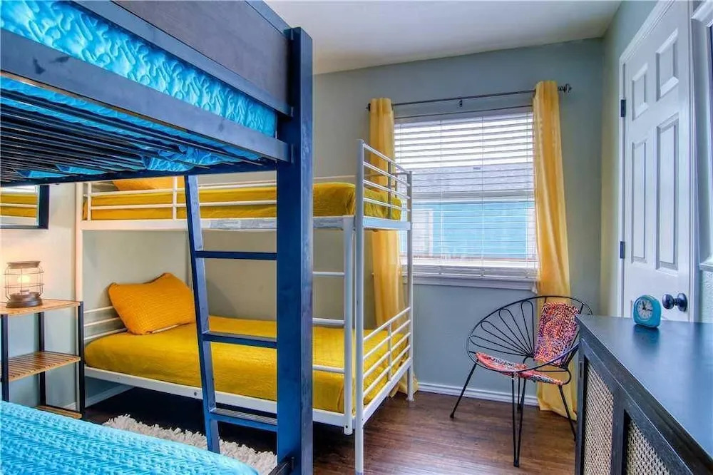 A Big Nauti 5 Bedrooms 2 Bathrooms Home
