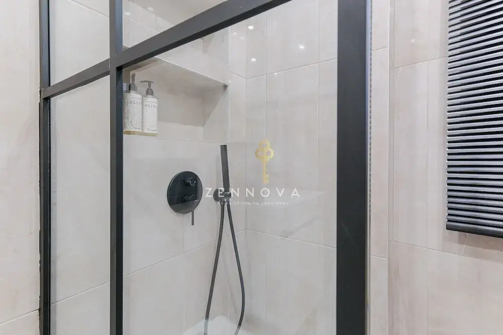 Zennova 72 Tsinari Luxury Suite
