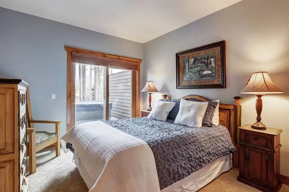 Ski-in/ski-out 3 Bedroom Townhome at Snowflake Lift With Private Hot Tub