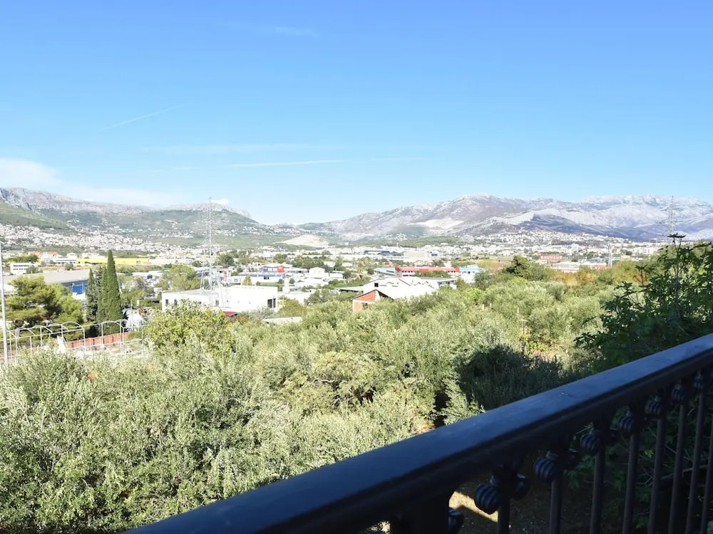 Spacious and Comfortable Apartment, Outside the Historical Centre of Split