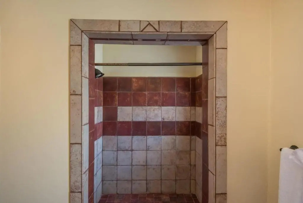 3 Bd, 5 Min. Walk To Canyon Rd, Apodaca