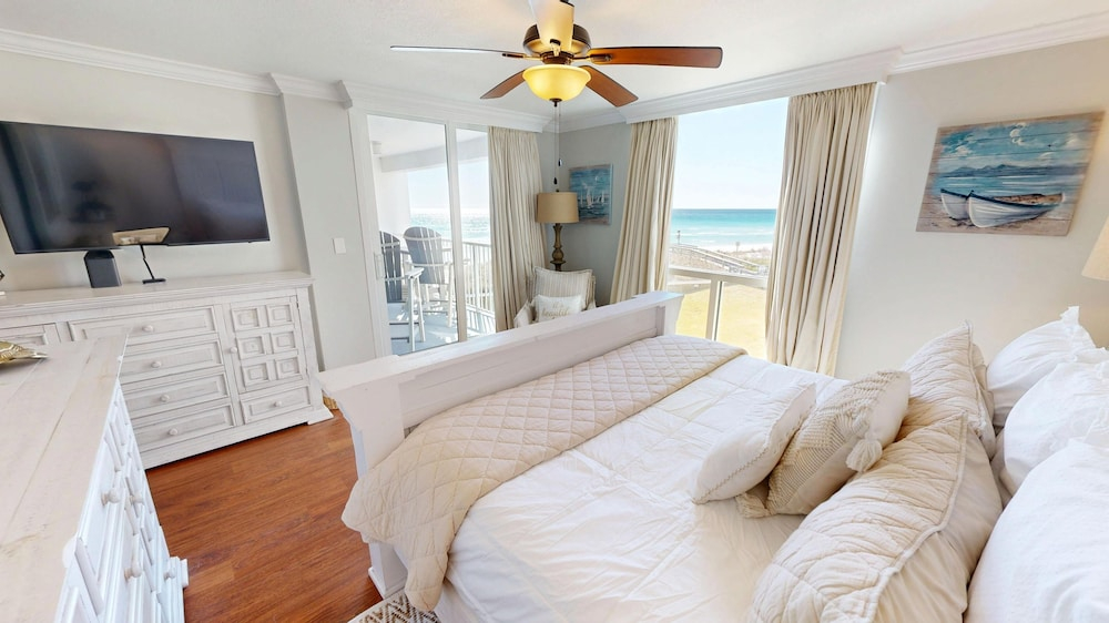 Shoreline Towers 1033 2 Bedroom Condo