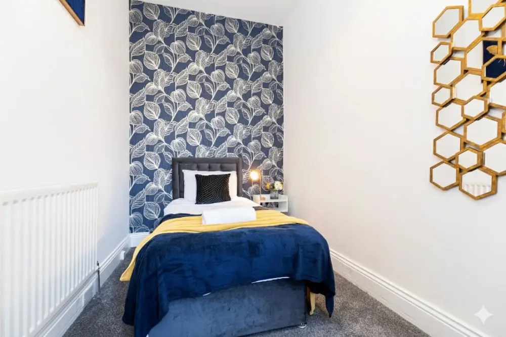Stylish 3BR Home With Parking by University