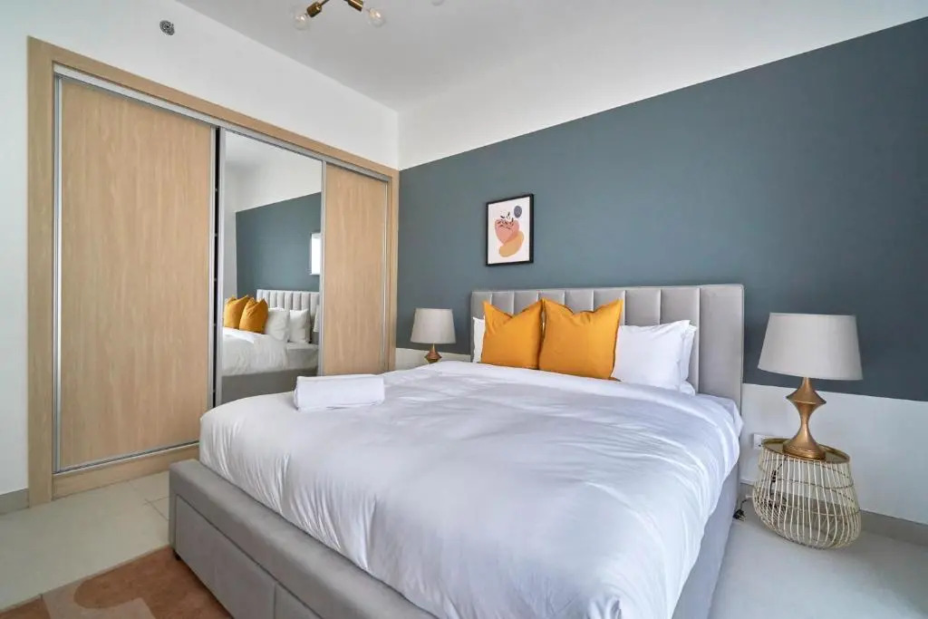 Stella Stays Chic 2 BDR Dubai JVC Large Terrace