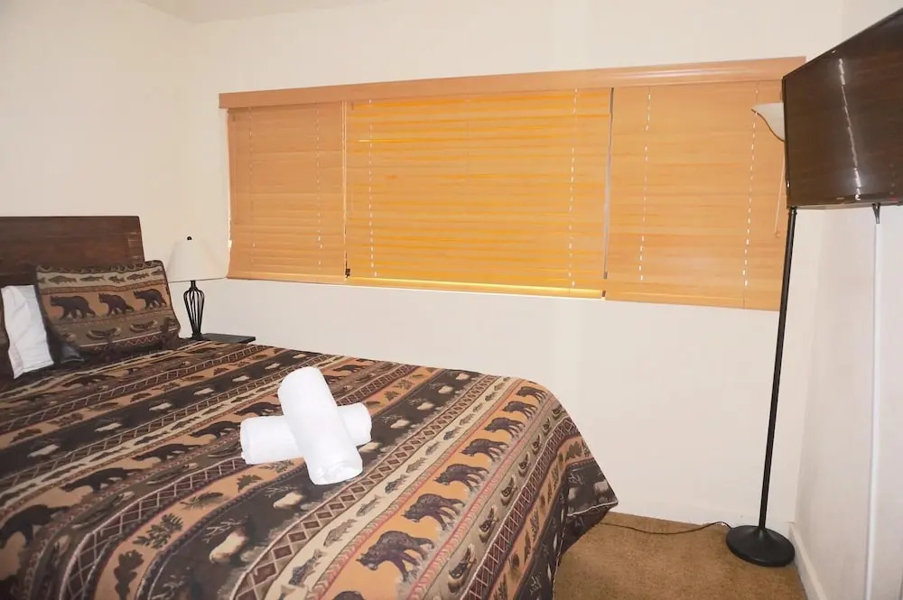 563 2 Bedroom Condo