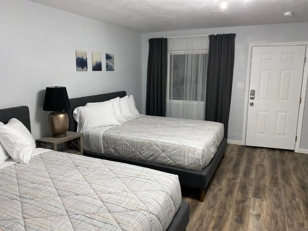 Veda Inn & Cottages