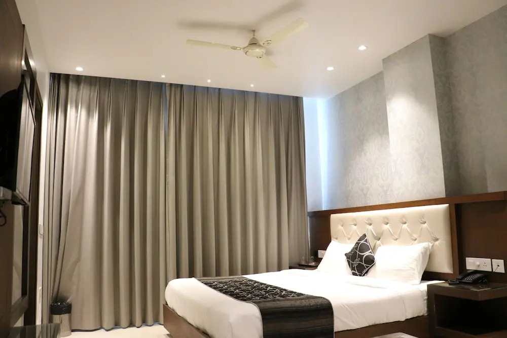 Palmdale Hotel & Resort