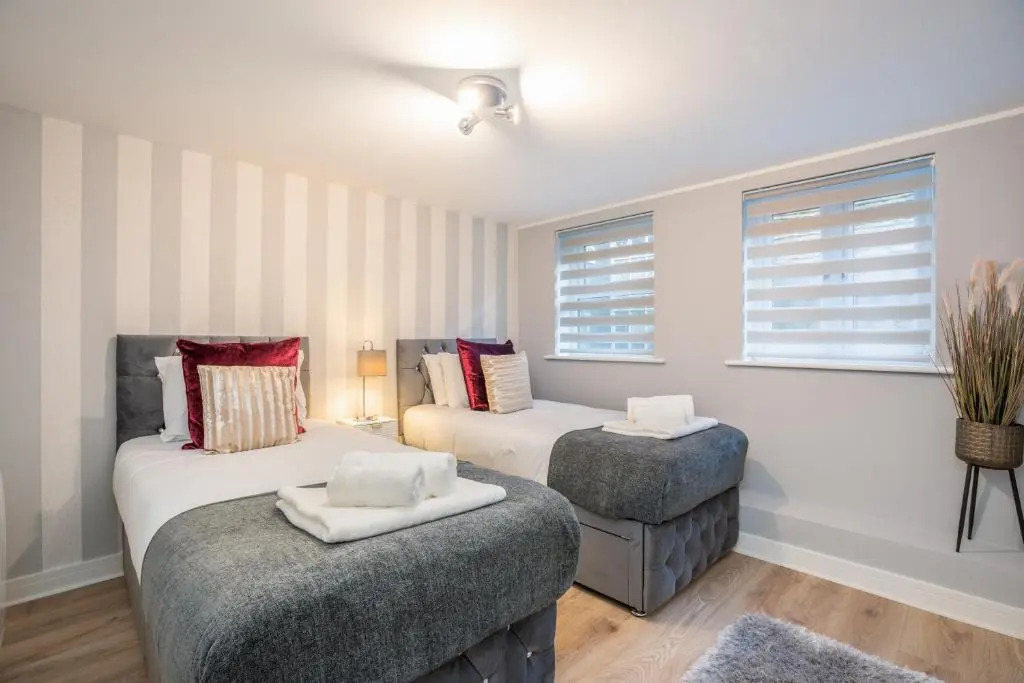 Charming Apartment In Andover Town Centre 55'' 4K Smart TV Netflix