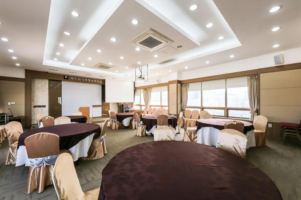 Mud Beach Hotel