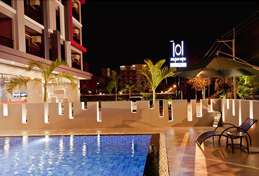 101 Holiday Suites