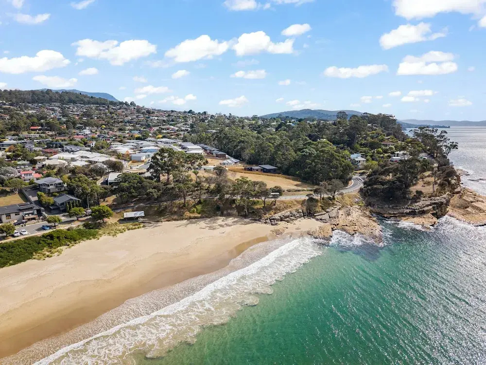 Gorgeous 4 Bedroom House - Blackmans Bay