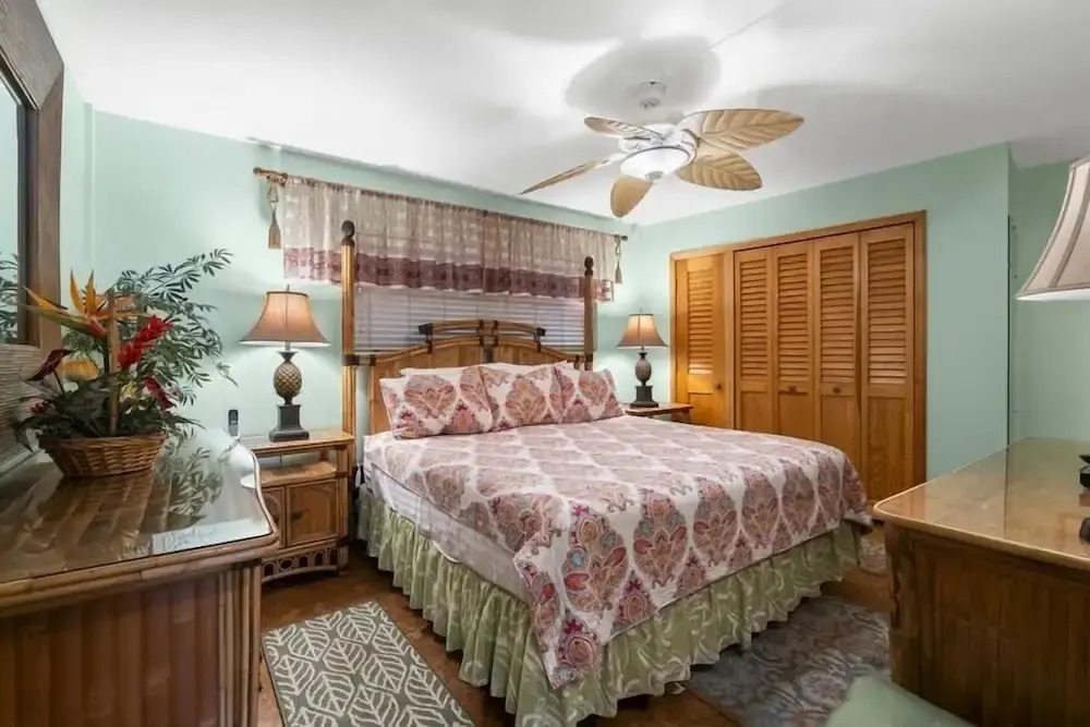 Kihei Beach, #305 1 Bedroom Condo by RedAwning