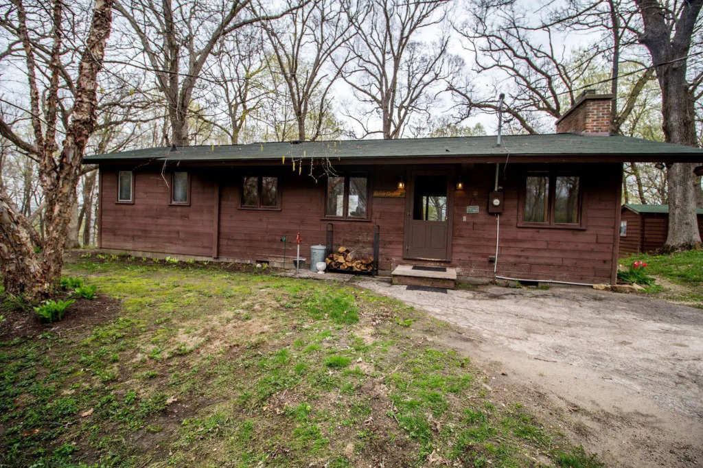 Four Mounds Inn
