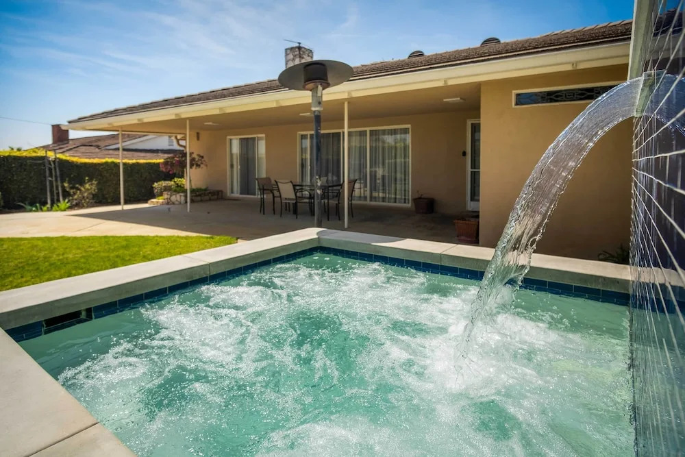 Los Angeles Suite w/ Covered Patio Area!