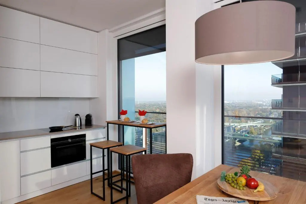 Triiiple Suites Level 21 mit Balkon und Tiefgarage