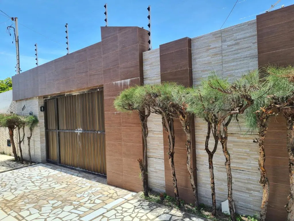 Casa na Aruana com piscina e 3/4