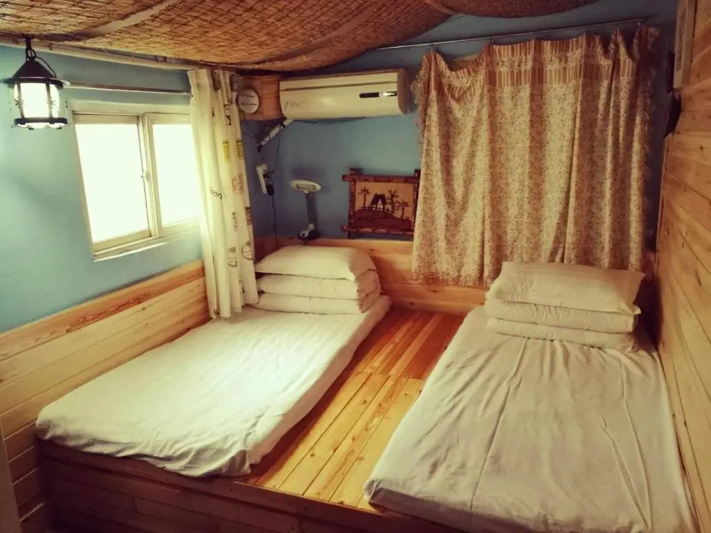 Qingdao 960 Painting Hostel