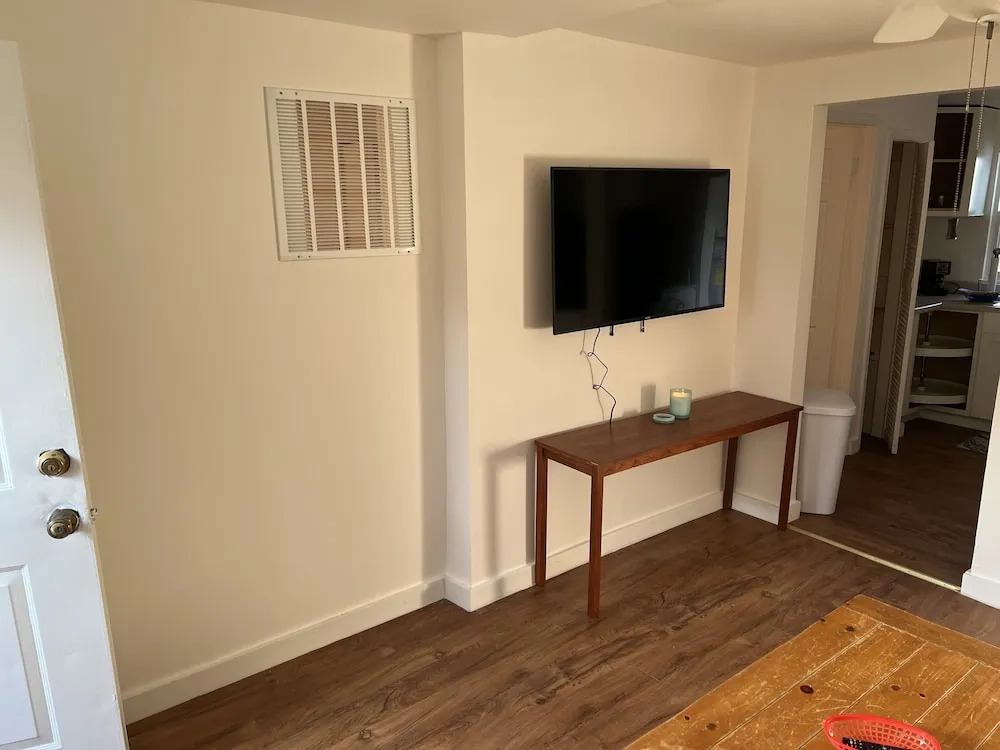 Sandy Mutts At The Beach 1 Bedroom Cottage by RedAwning