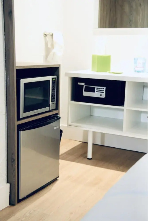 1/1 Condo-hotel With Double bed and Community Pool Miles From Disney!
