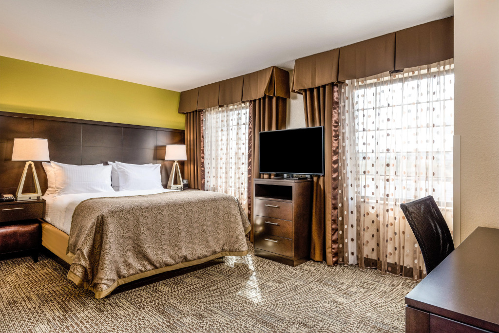 Staybridge Suites Eau Claire - Altoona by IHG