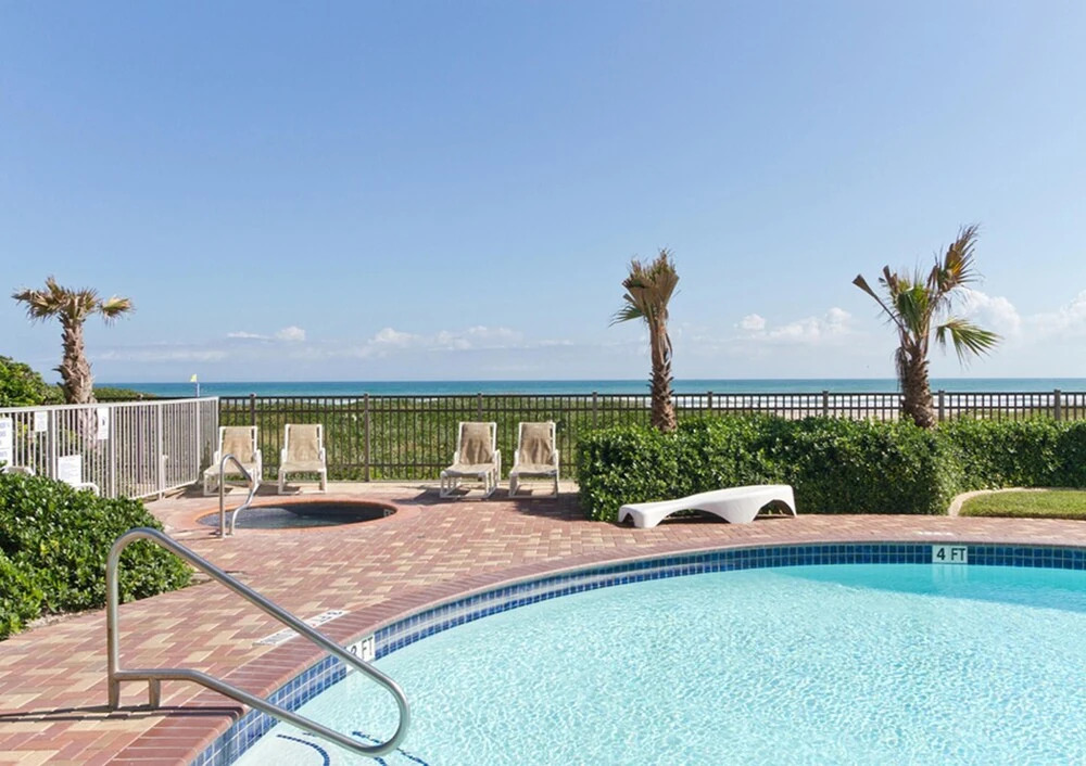 Aquarius Condominium 1001
