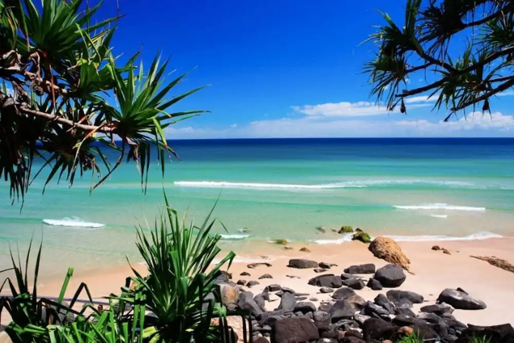 Lovely 1 Bedroom Apartment Steps to the Beach