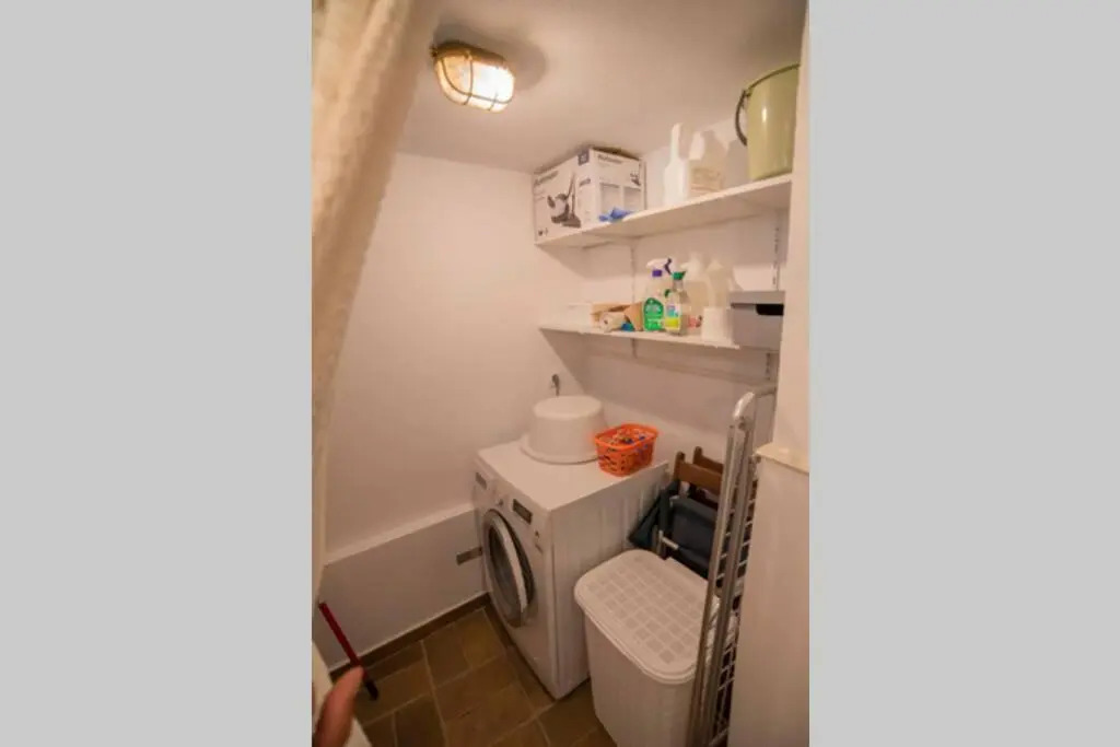 250 metres from the sea an independent tiny house with a yard full of flowers! Spitaki the Little House!