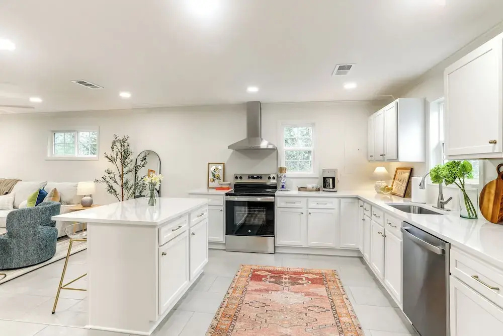 2 Mi to Ole Miss: Modern Home in Historic District