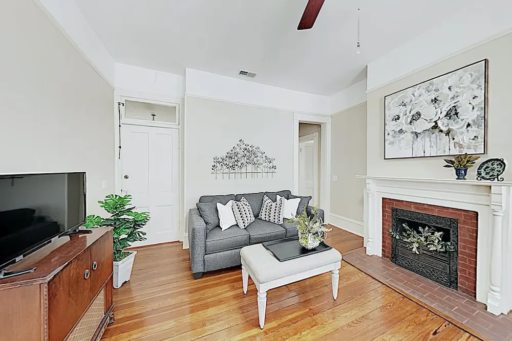 New Listing! Historic Gem, Walk Everywhere 1 Bedroom Apts
