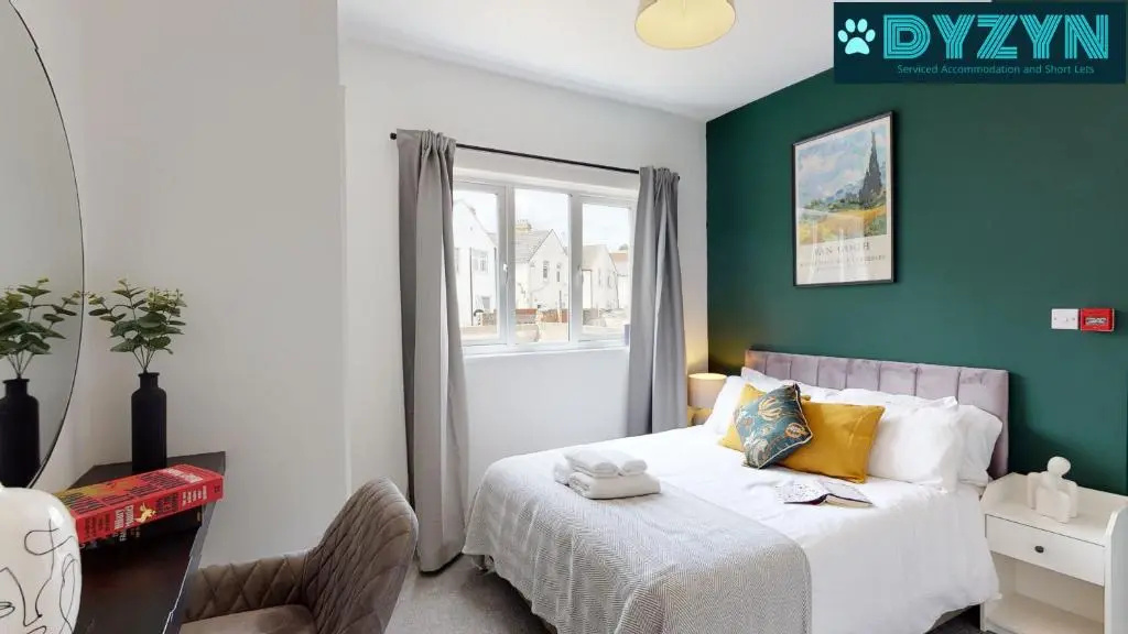 Taff Towers - Deluxe 2 Bed Cardiff City Center Apartment - Street Parking - By DYZYN