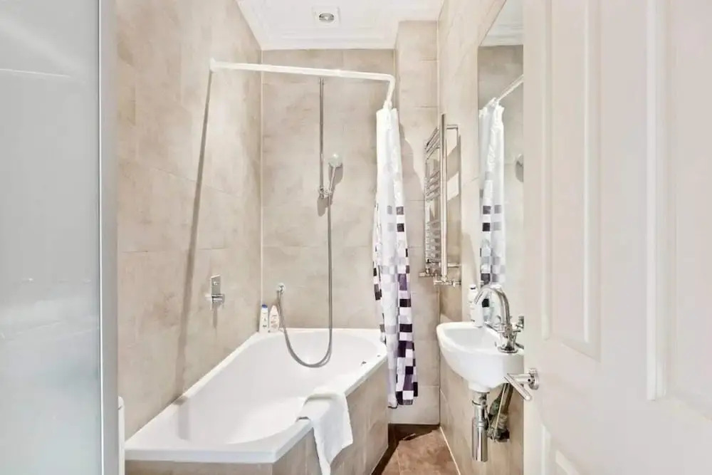 Cosy 2bed Skylight Apt W/patio in Clapham Junction