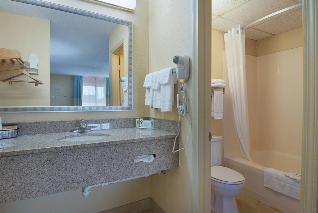 Ramada Inn Calhoun