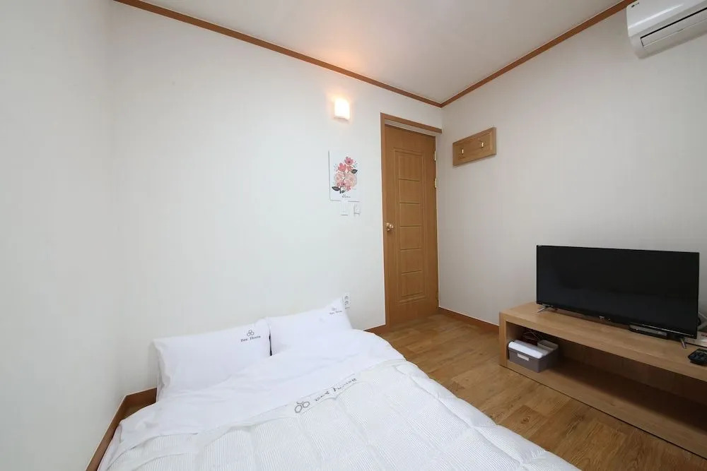 Gyeongju Bee House